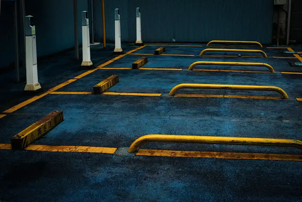How Do You Park in a Narrow Garage Without Hitting the Walls or Door?